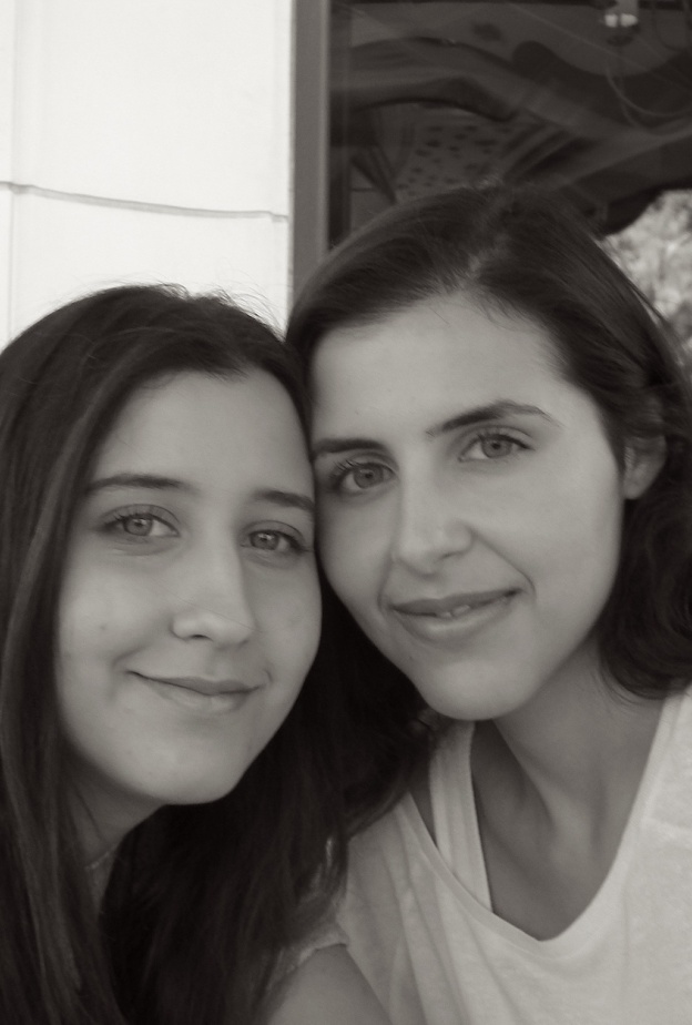 عصر الموضة الجديد: سهام وسارة البنعلي لـ"هي" سيكون عالم الأزياء في المملكة أكثر تنوعًا وشمولاً