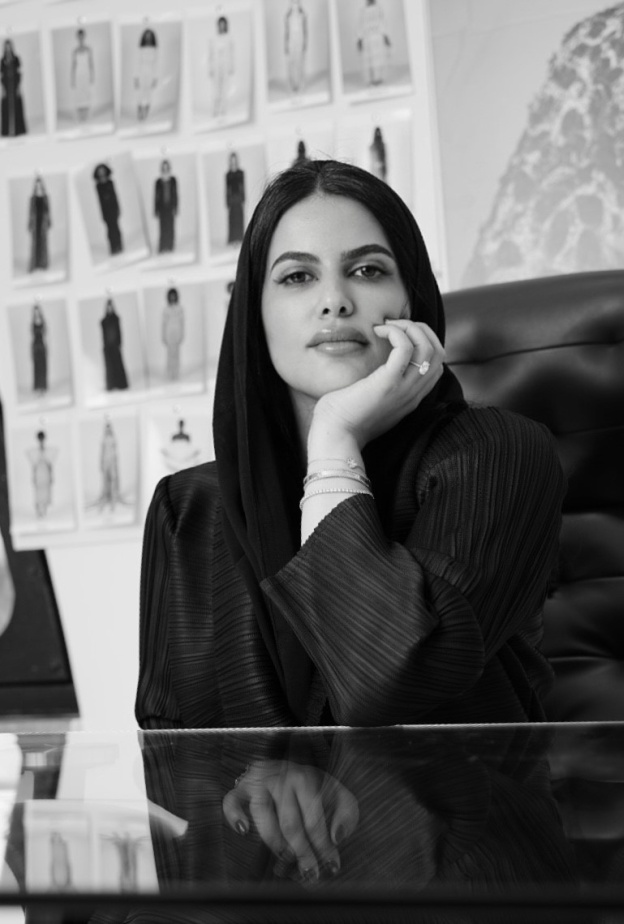 بعد ترشحها لجائزة FTA المصممة السعودية كوثر الهريش تروي لـ"هي" قصة تألقها في مشهد الإبداع السعودي