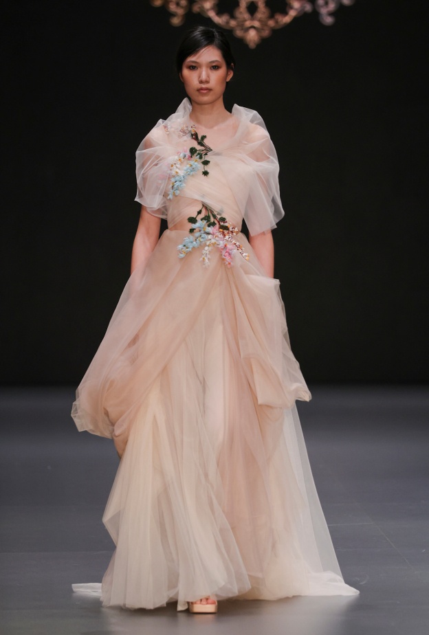 فستان وردي مشغول بالتول من ماركو & ماريا