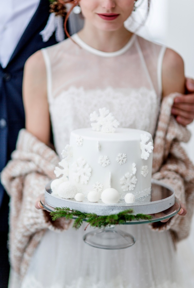  تصاميم كيكة زفاف أنيقة 2025 لكافة ثيمات الأعراس