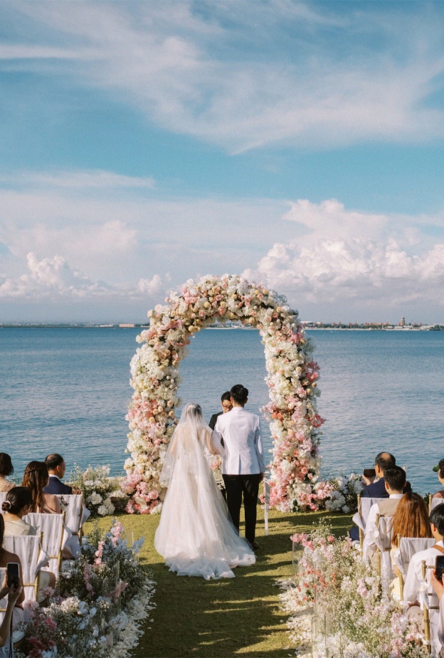 أشهر النجوم والمشاهير حول العالم الذين احتفلوا بزفافهم في جزيرة بالي
