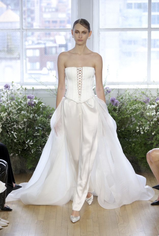 إطلالة زفاف بالبنطال من برونكس & بانكس