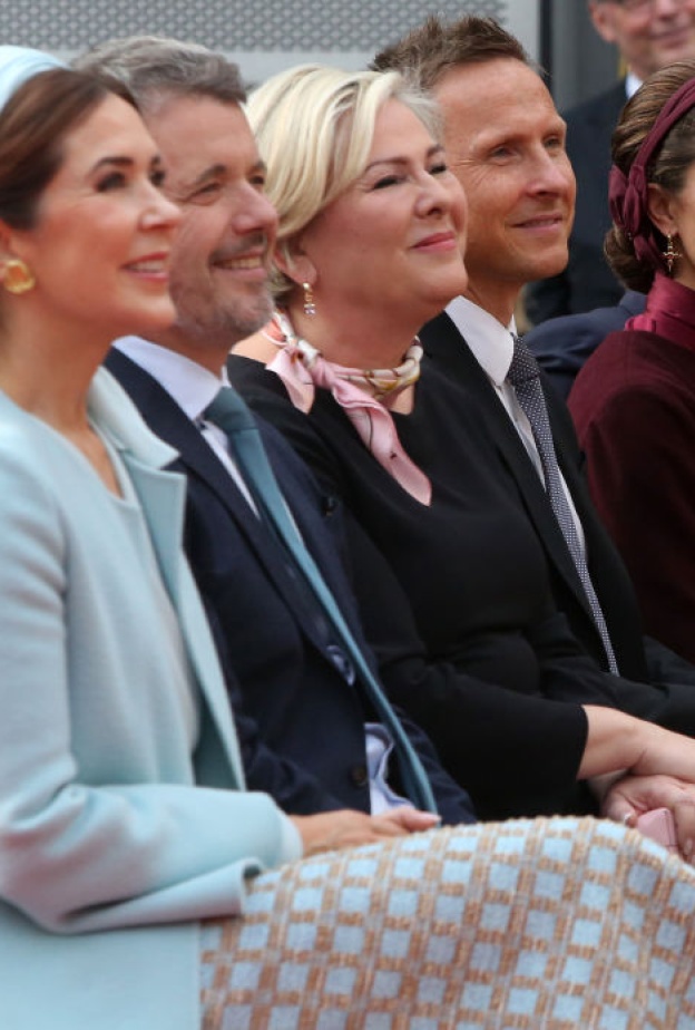 اجتماع ملكي أوروبي ثلاثي أنيق في برلين