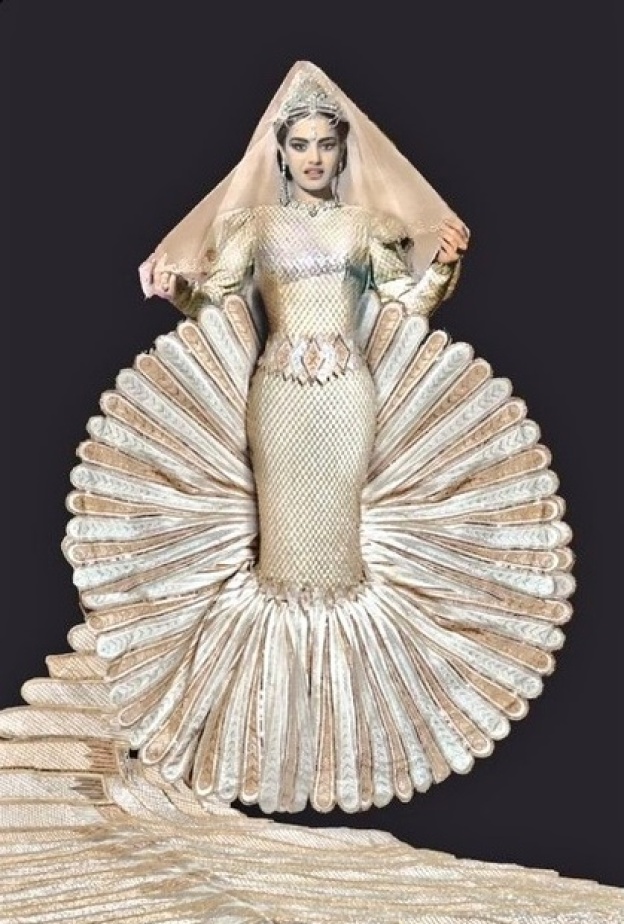  "هي" تحتفل بإبداعات المصممين السعوديين... "فستان الشمس" لعدنان أكبر يُبرز غنى التراث وعبدالله أكبر يكشف لنا كل التفاصيل