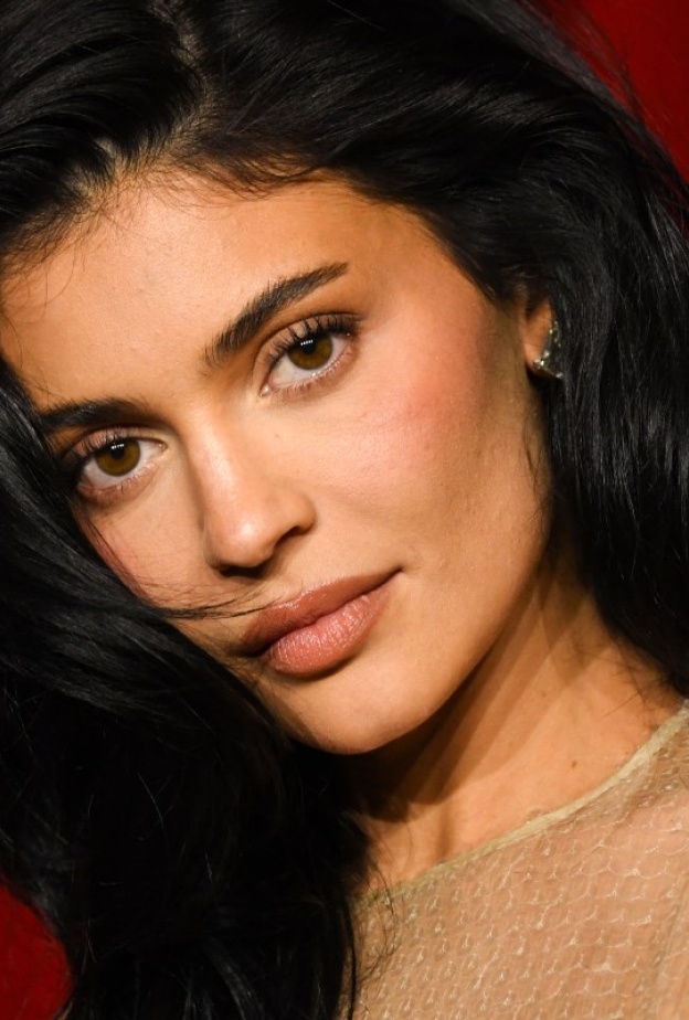 تأثير وسائل التواصل الاجتماعي على اتجاهات جراحة تجميل الوجه  - صورة من AFP