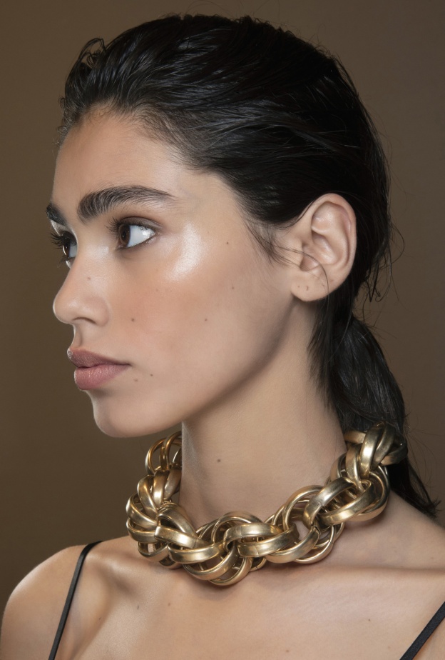 عملية تكبير الذقن لتجميل ملامح الوجه