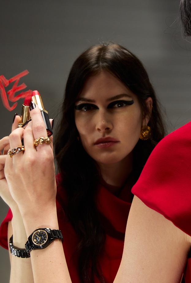 ساعة يد VERSACE الجديدة