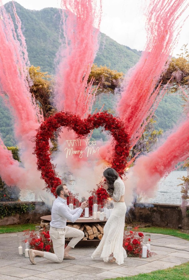 ساندي تاتب لحظة تلقيها عرض الزواج بطريقة رومانسية