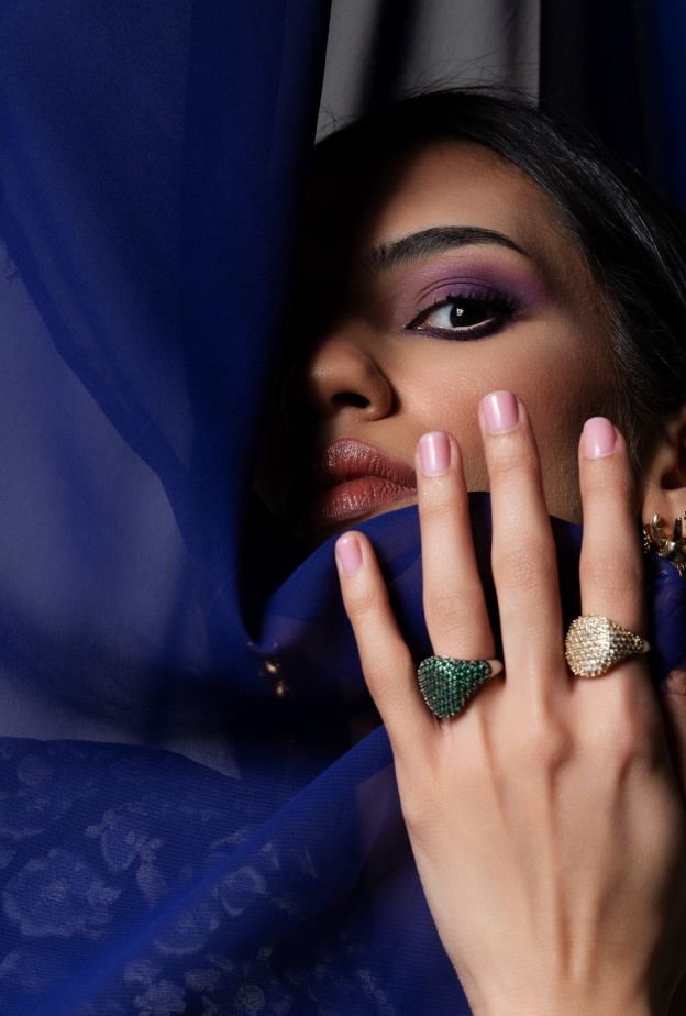 من اكسسوارات affluent من تصوير رعد جميل