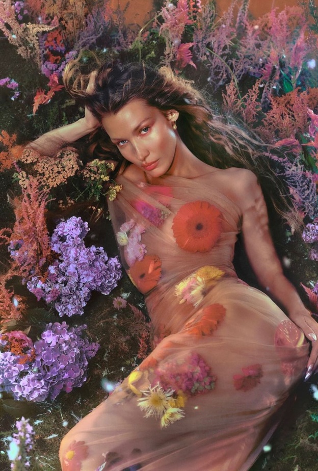 بيلا حديد سفيرة دار مجوهرات شوبارد Chopard 