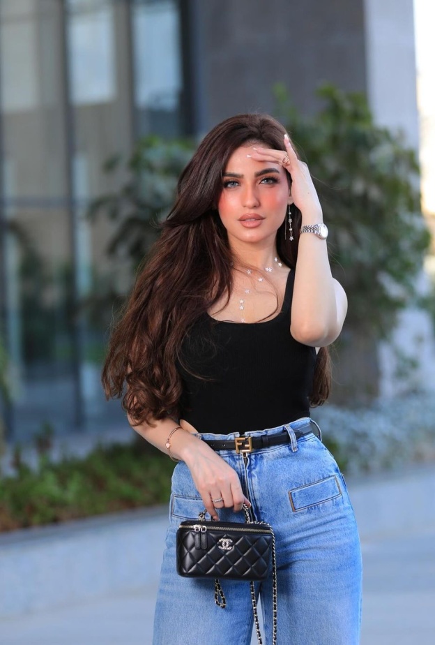 ياسمين عز تتصدر الترند بسبب آرائها الجريئة