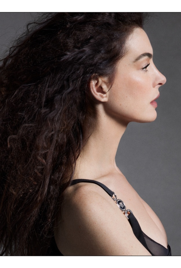 مجموعة Versace Icons ملابس ذات حضور مميَّز