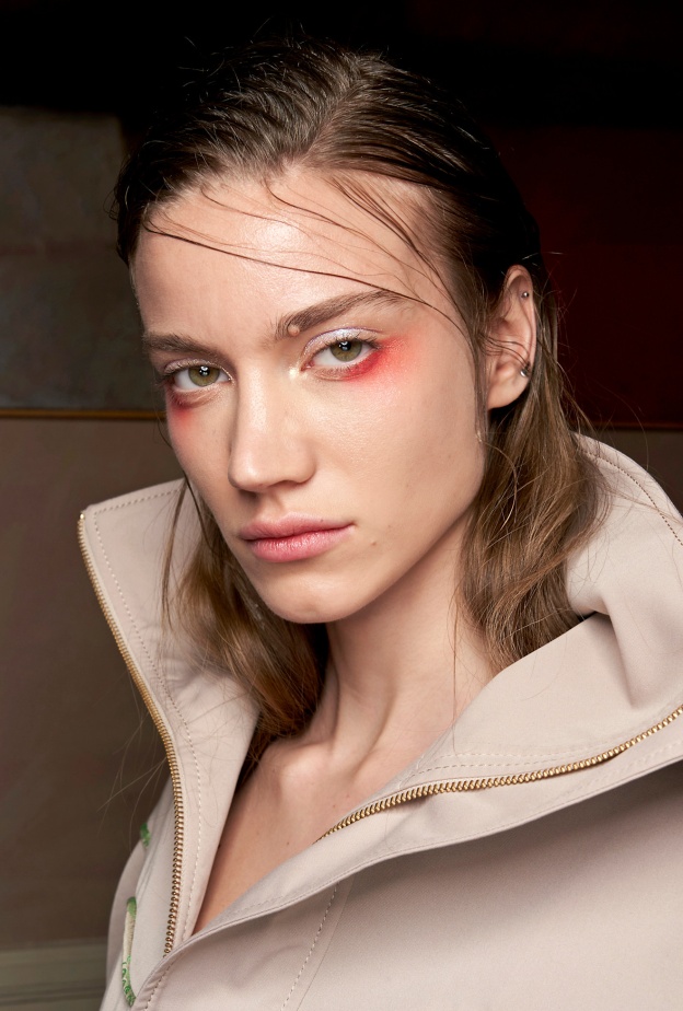 ادعمي حملات التوعية بسرطان الثدي من خلال عطور نسائية بنفحات من الزهور