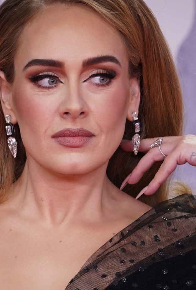 بشرة متوهجة مثل أديل؟ هذه أسرار جمالها بخطوات بسيطة