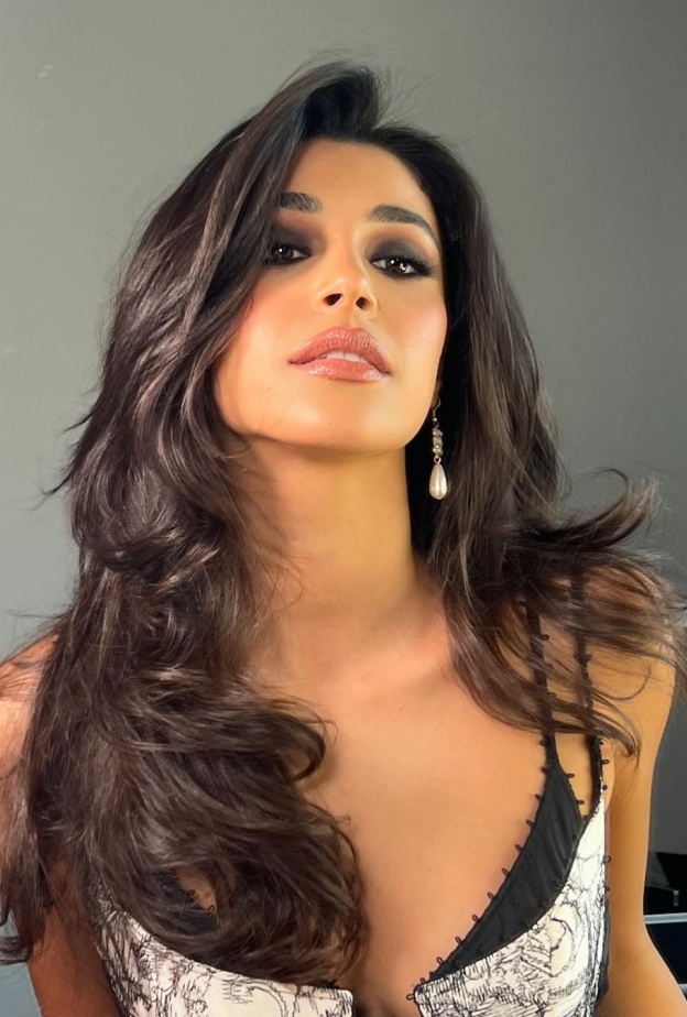 ملكة جمال لبنان السابقة ياسمينا زيتون - صوة من حسابها على انستغرام (1)