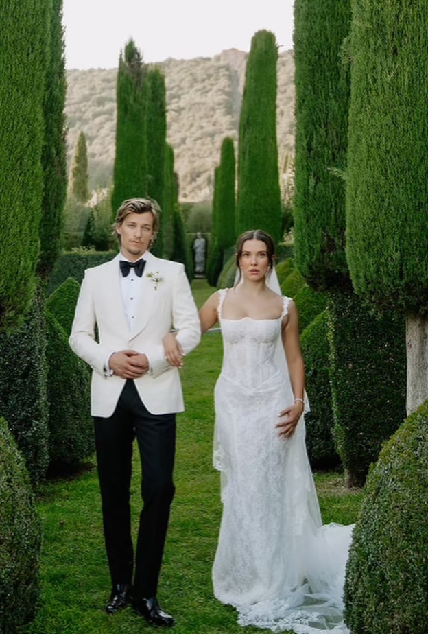 ميلي بوبي براون وجيك بونجيوفي