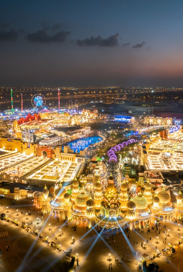 القرية العالمية في دبي ترحّب بضيوفها في موسمها الـ29 بافتتاح مبهر