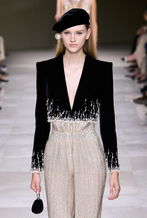 قبعات البيريه موضة تغيّر ستايلك بالكامل