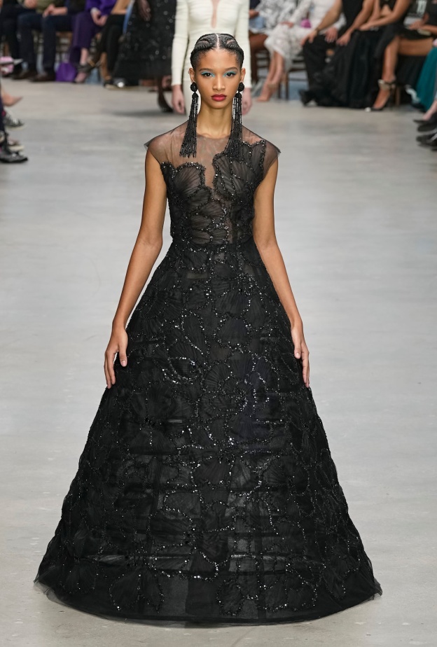 فستان سهرة أسود من Carolina Herrera 