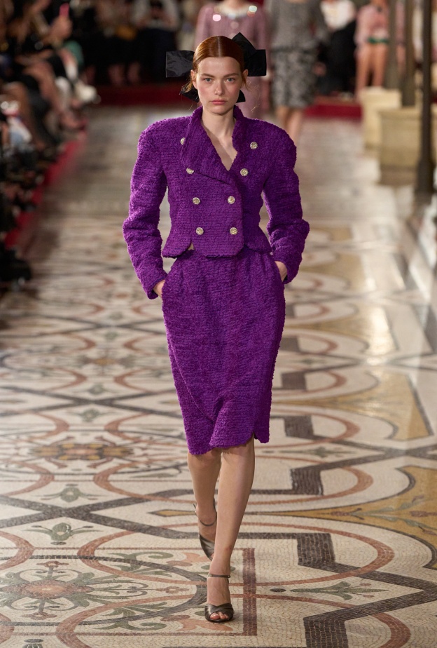 اللون البنفسجي الداكن بأسلوب لم يسبق له مثيل في الخريف