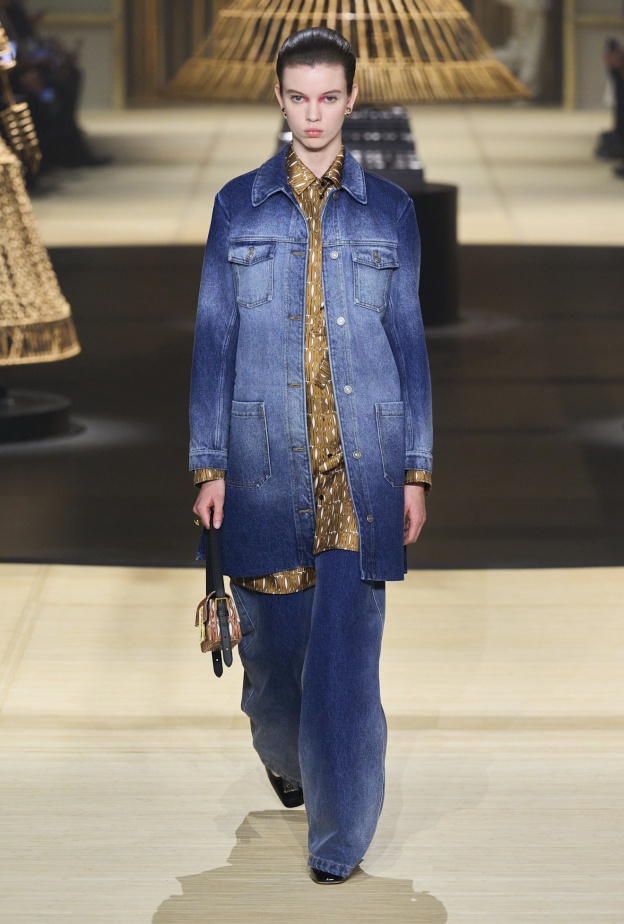 الجينز الواسع من Christian Dior