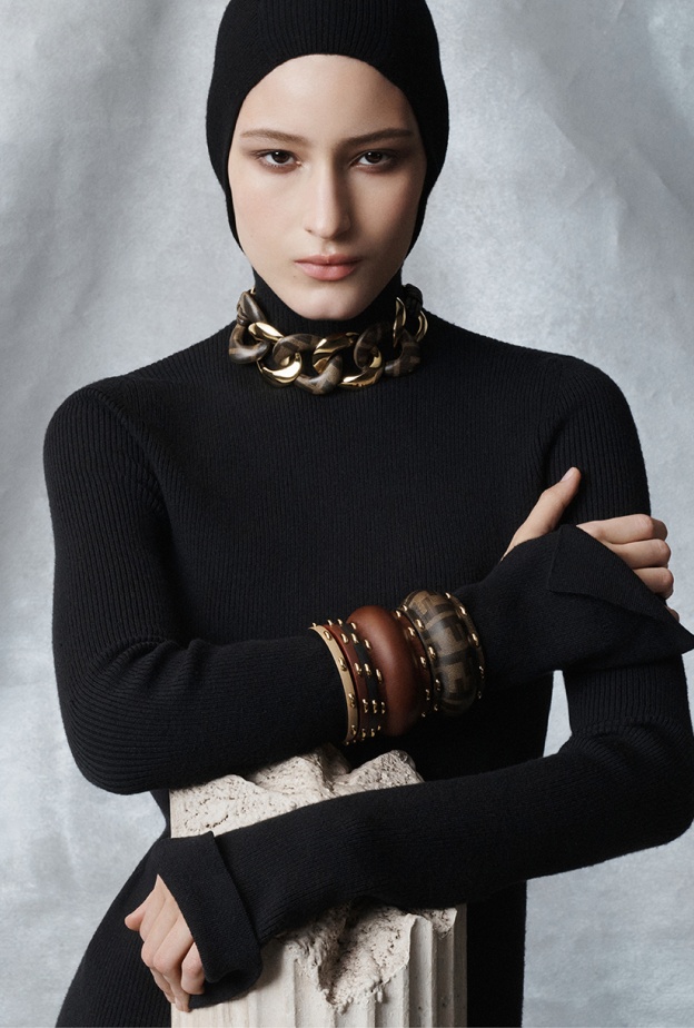 جلسة تصويرية خاصة بدار Fendi بعنوان Utilitarian Elegance The Art of