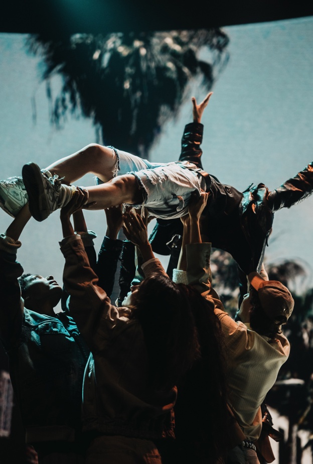 Golden Goose  تحتفل بباريس بعرض "We Will Always Be Those Kids"