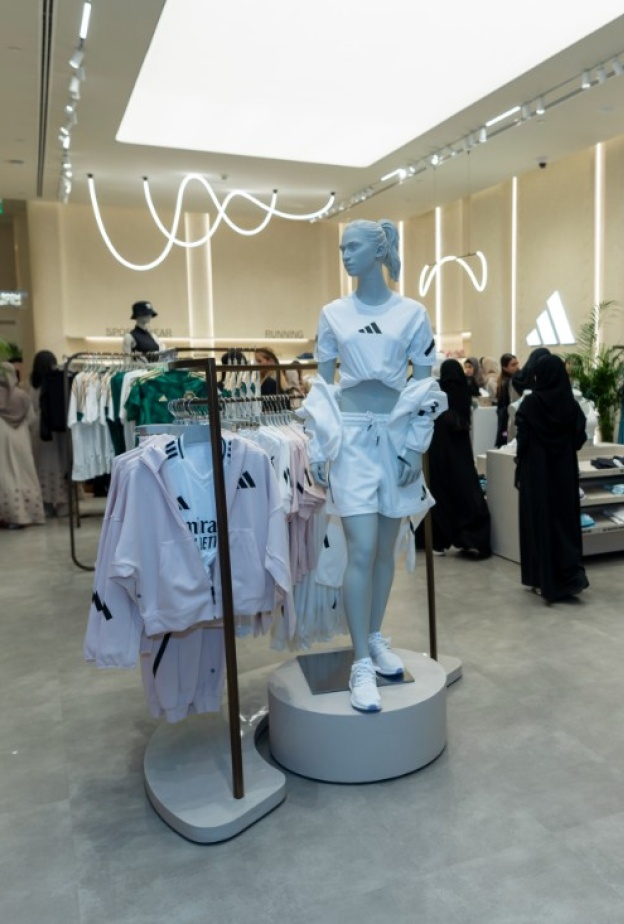 أديداس تفتتح أول متجر نسائي بالكامل في المملكة العربية السعودية