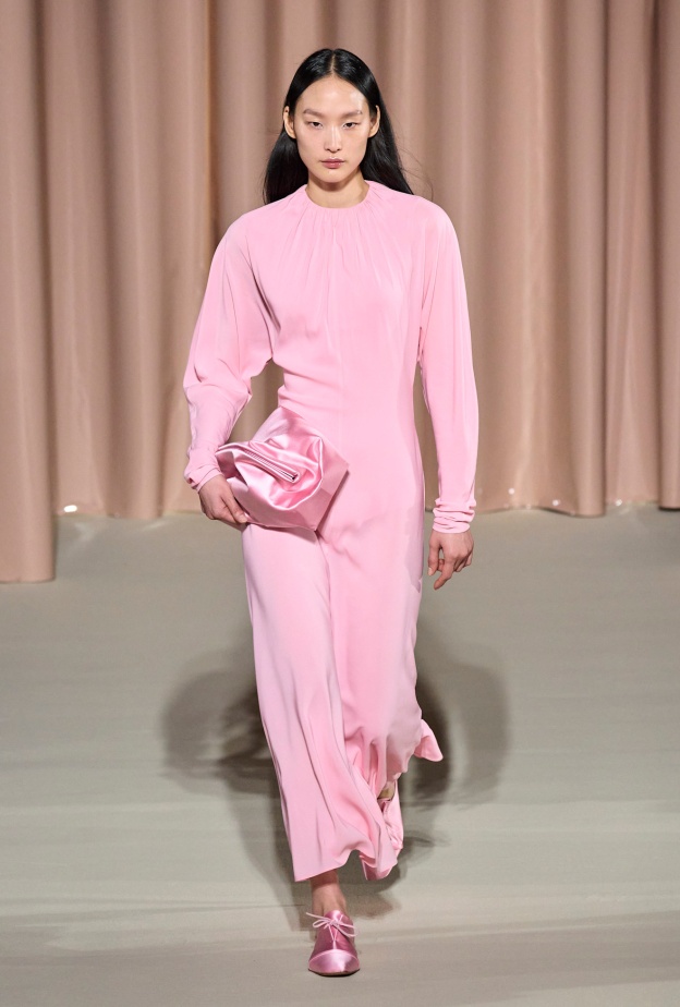 إطلالة باللون الزهري من Philosophy