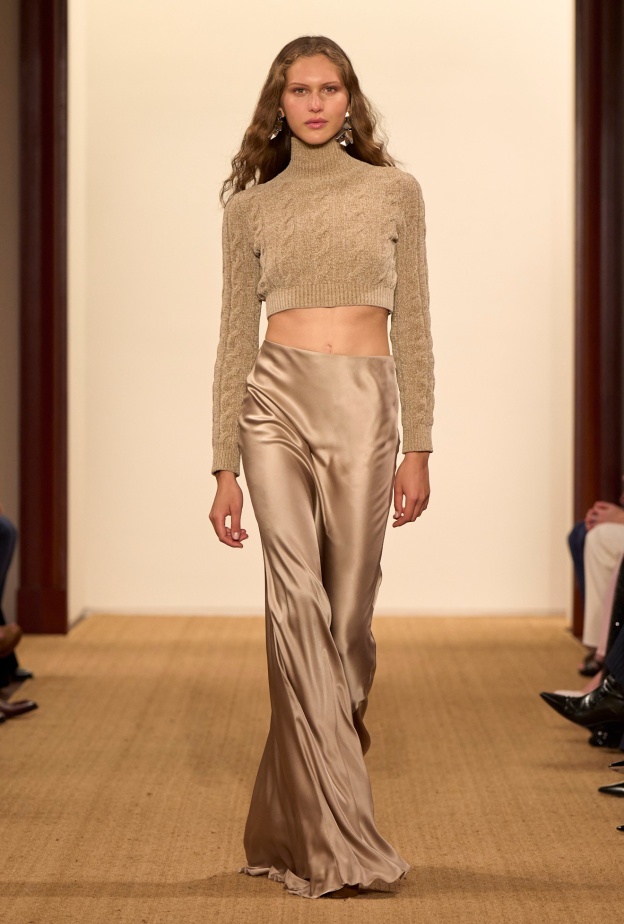 ان كنت تقرأين هذا المقال فهذه اشارتك لارتداء التنورة الماكسي في اطلالاتك الخريفية