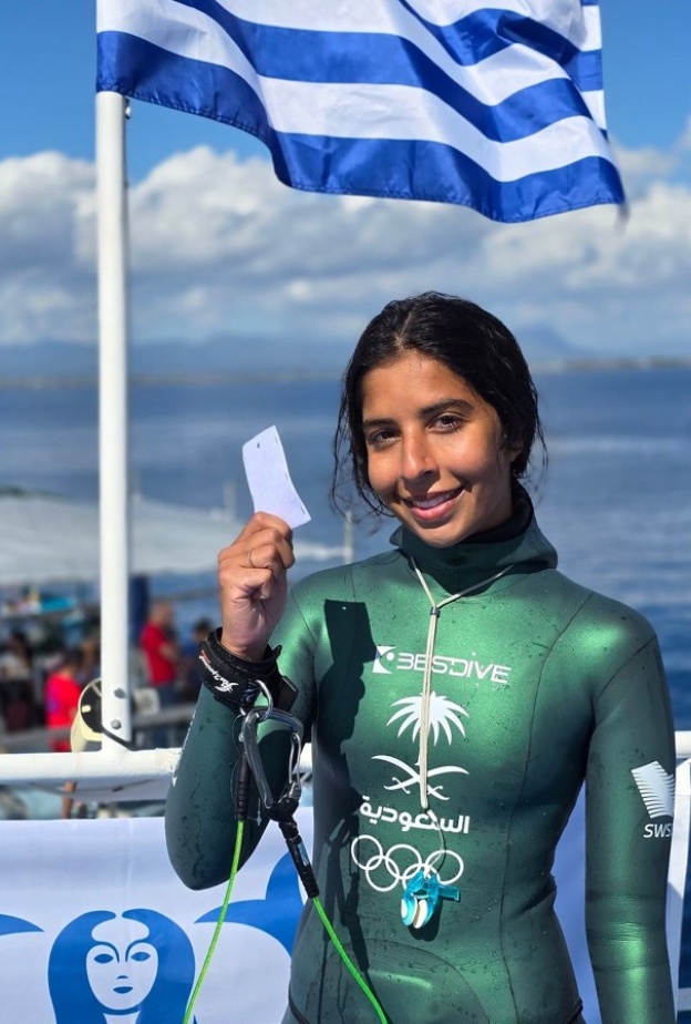 أول مشاركة عالمية للسباحة ندى الرشيد تتوج برقم قياسي سعودي جديد