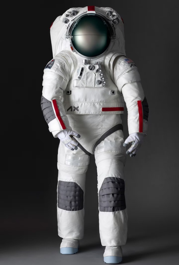 Prada و Axiom تتعاونان في تصميم بدلة فضاء لرحلة إلى القمر