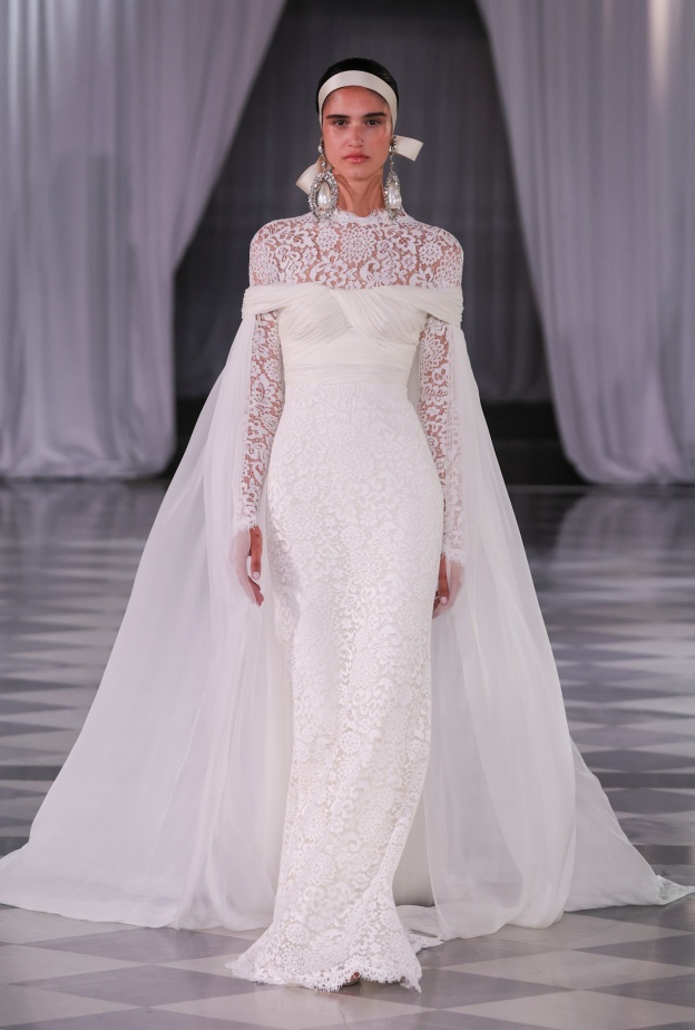 عروس جيامبتيستا فالي بالكايب الناعم والدانتيل