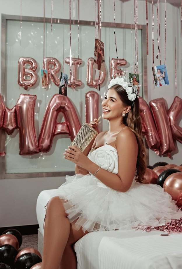 ملك قورة بجلسة تصوير قبل الزفاف