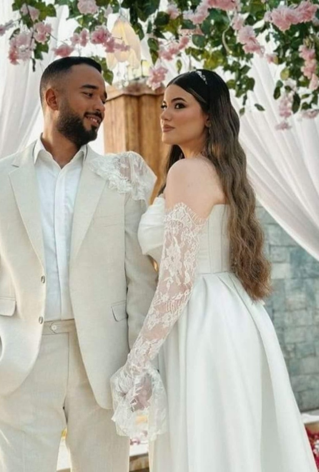 ابنة محمد فؤاد خلال الاحتفال بخطوبتها