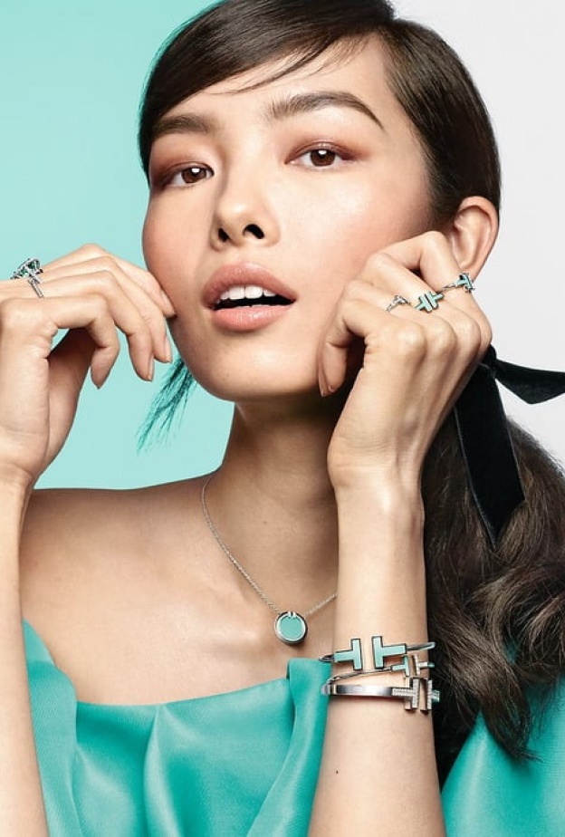 تيفاني تي قلادة سيركل مرصّعة بالألماس وحجر التركواز