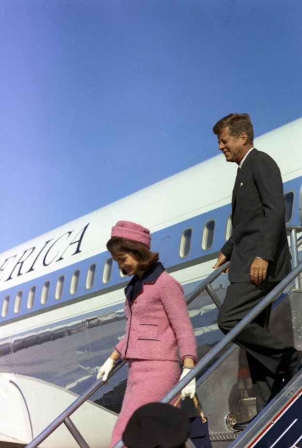 سيدات البيت الأبيض على مر العصور.. الإطلالات الكلاسيكية لا تفارقهن وميشيل أوباما الأكثر اختلافًا