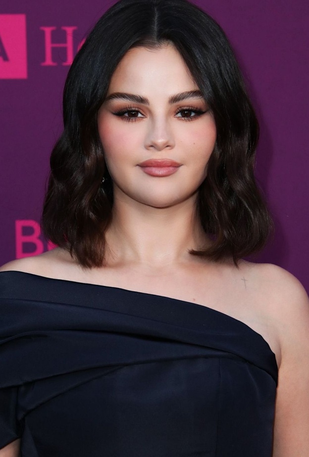 حيل مكياج لإطلالة جذابة مع تسريحة الشعر الكاري في عيد الإتحاد