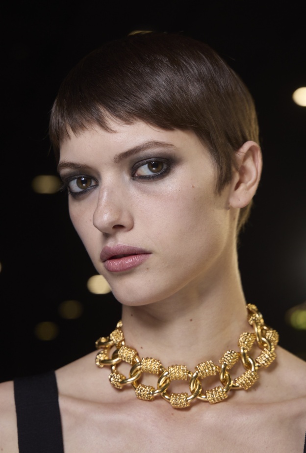 إطلالة جمالية شتوية مع رسمات الكحل والظلال الجذابة