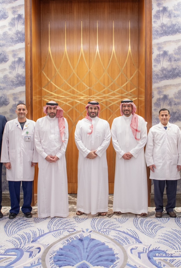إنجاز طبي سعودي غير مسبوق: زراعة قلب كاملة بالروبوت لأول مرة في العالم