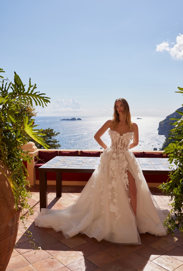 فستان زفاف بالورود من Yuliia lobachóva