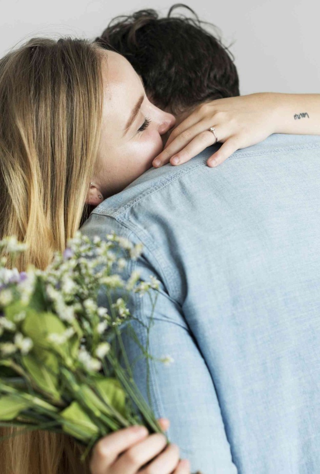 كيف يعترف كل برج بحبه؟