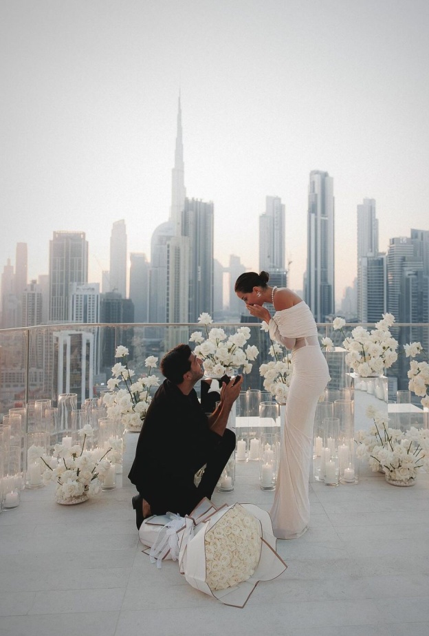 من خطوبة مدونة الموضة جوليا حسين