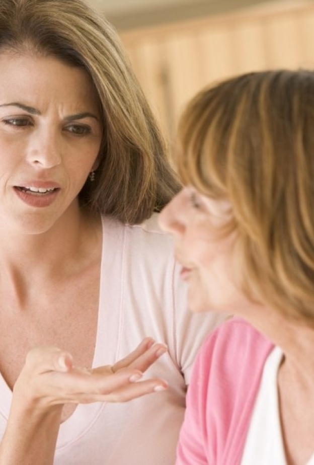 يجب أن تتعامل الزوجة مع صفات الحماة المتسلطة بحكمة