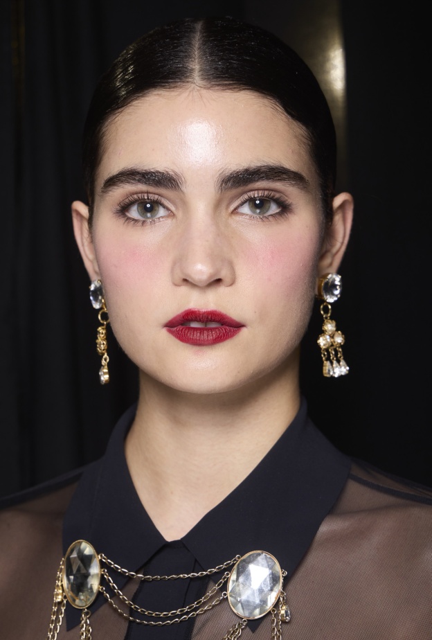 أجمل ألوان أحمر الشفاه القوي بتدرجات كرزية من دار Chiara Boni La Petite Robe