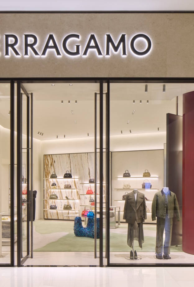 Ferragamo  في مول دبي