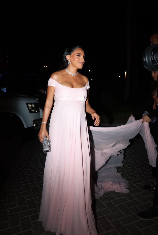 تفاصيل اطلالة سلمى أبو ضيف بالفستان الوردي ونظرة على مجموعة من اطلالاتها