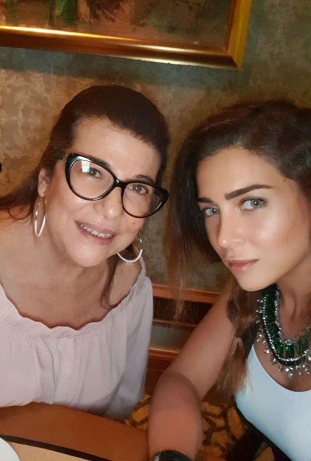 مي عز الدين ووالدتها الراحلة