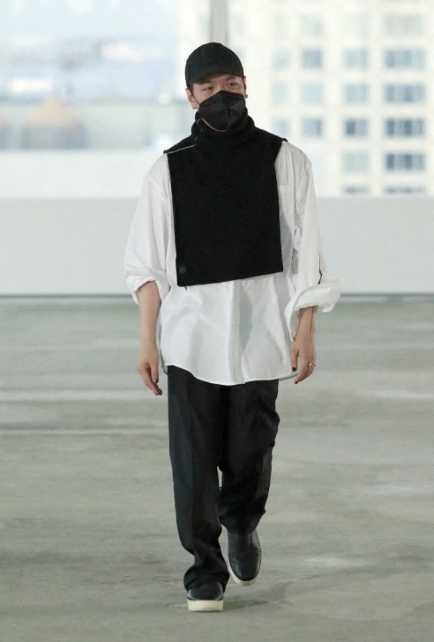 بيتر دو ينهي فصلاً في Helmut Lang... بعد أقل من عامين من توليه المنصب