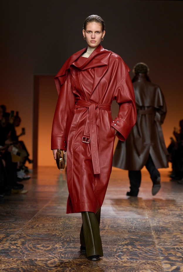 المعطف الجلد من Bottega Veneta